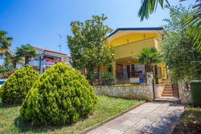 Apartment for 8 people near the beach